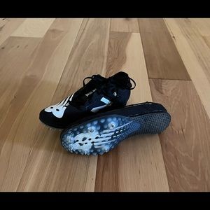 Size 5 youth new balance soccer shoes